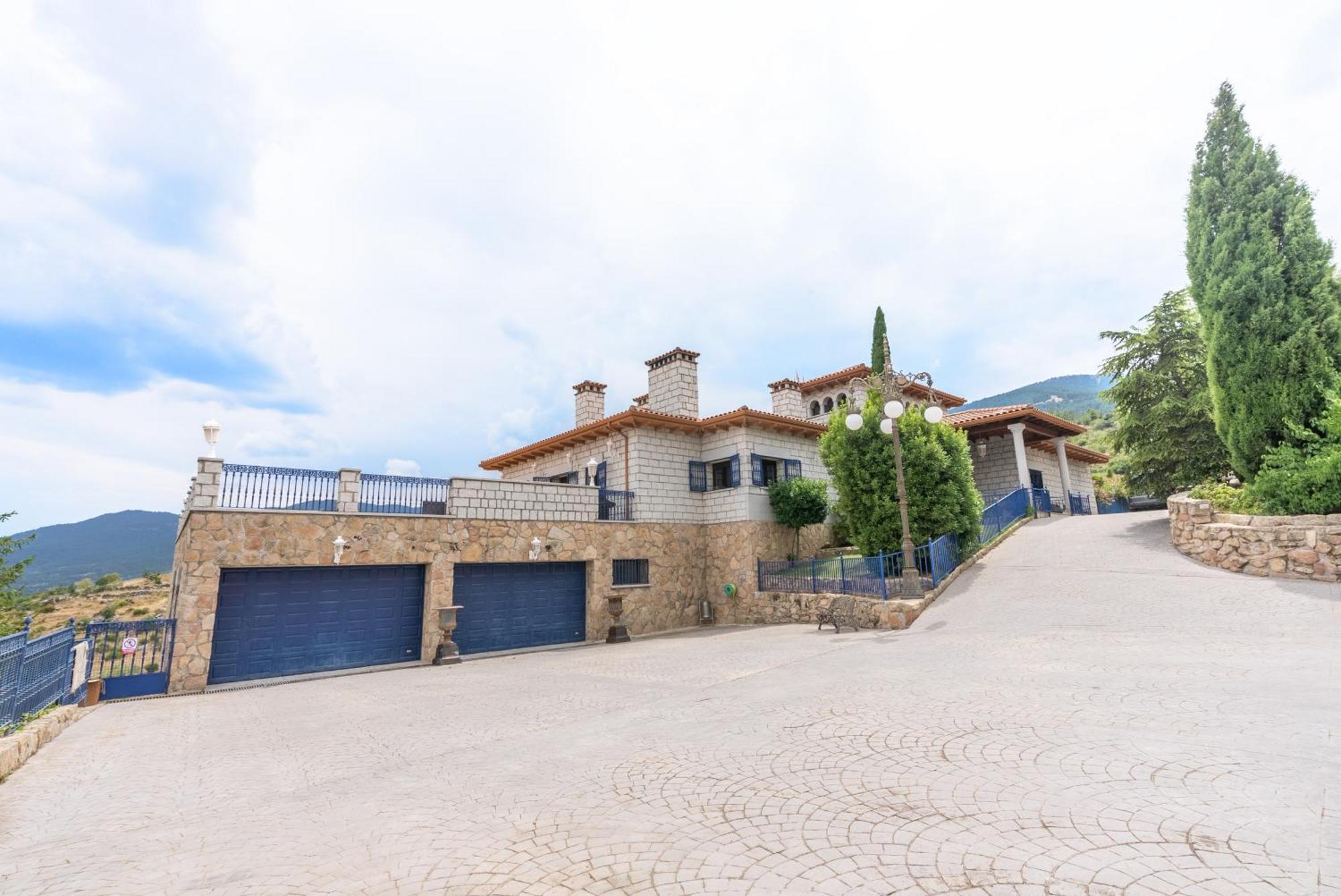 Mansion Con Jacuzzi A 40 Grados, Gran Piscina Y Padel Villa El Tiemblo Eksteriør bilde