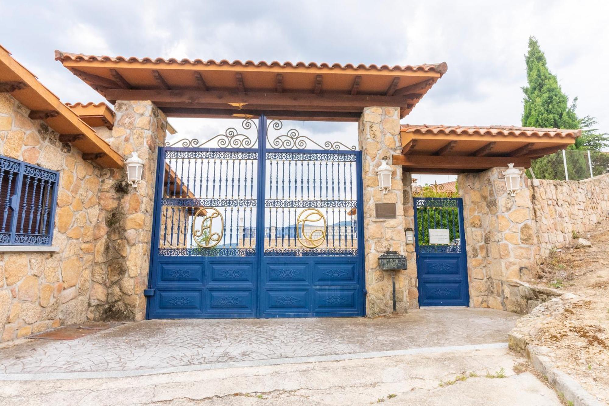 Mansion Con Jacuzzi A 40 Grados, Gran Piscina Y Padel Villa El Tiemblo Eksteriør bilde