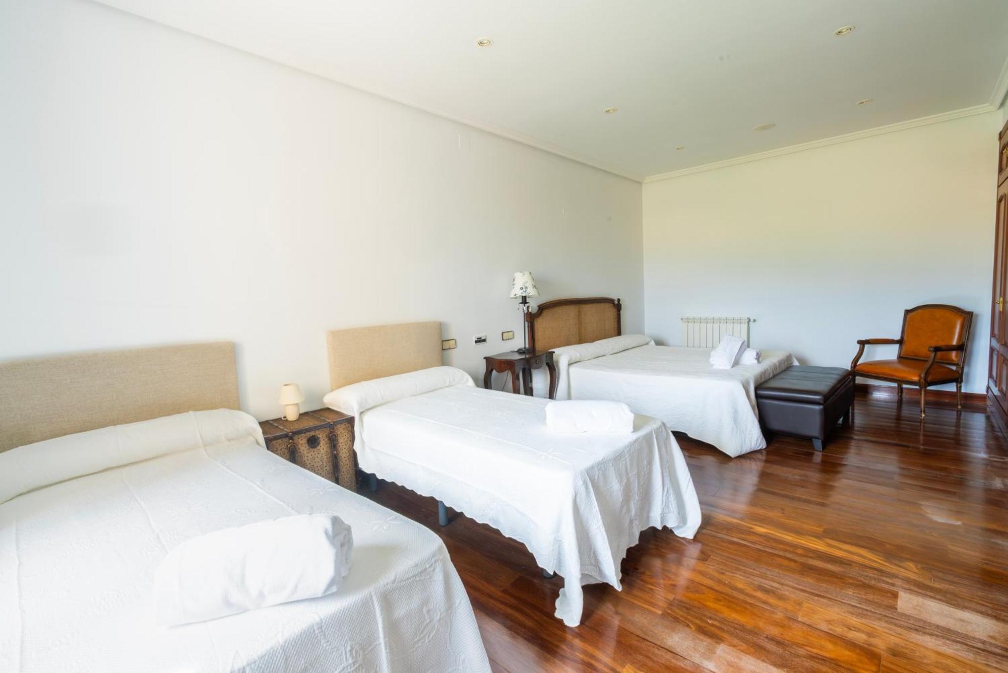 Mansion Con Jacuzzi A 40 Grados, Gran Piscina Y Padel Villa El Tiemblo Eksteriør bilde