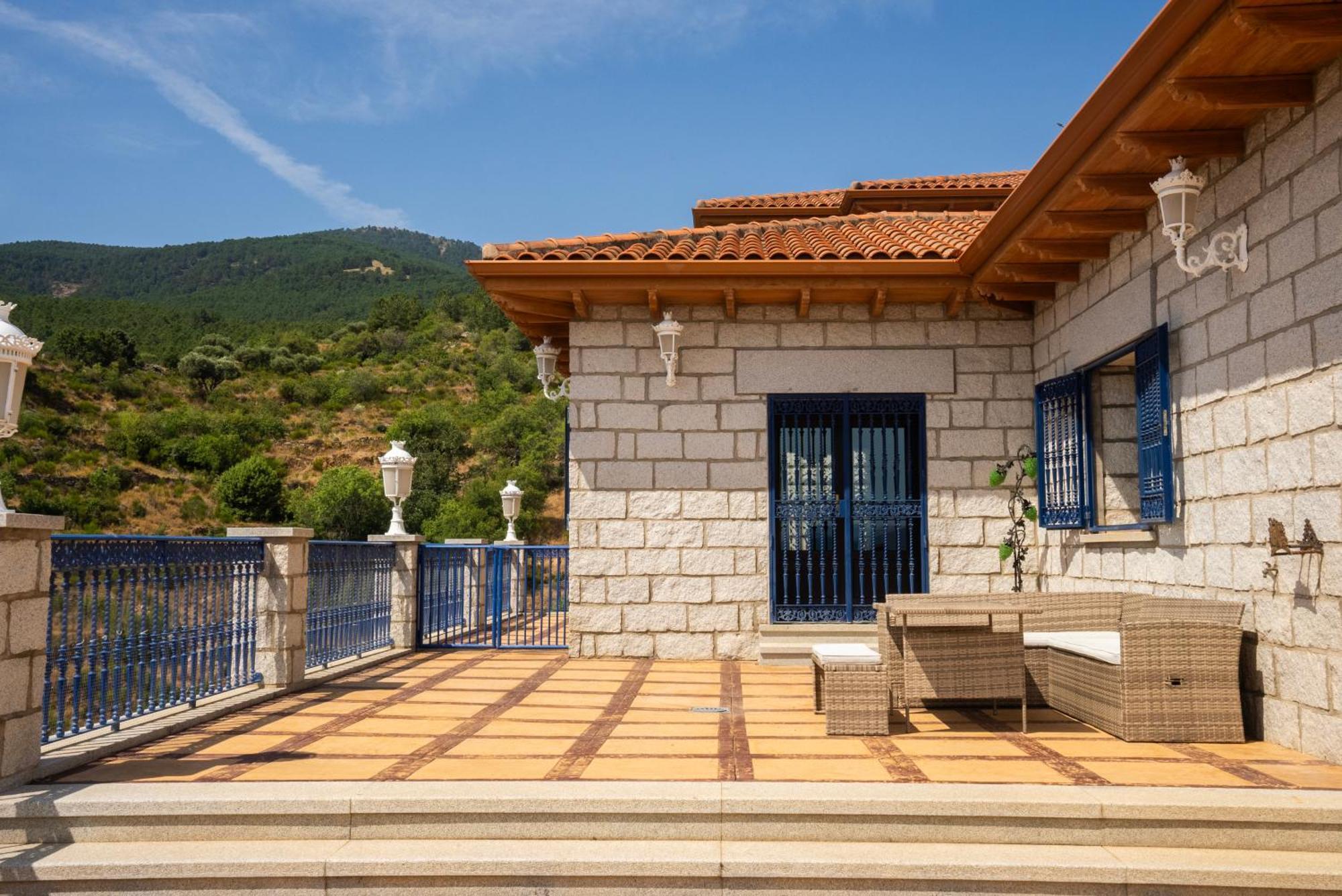 Mansion Con Jacuzzi A 40 Grados, Gran Piscina Y Padel Villa El Tiemblo Eksteriør bilde