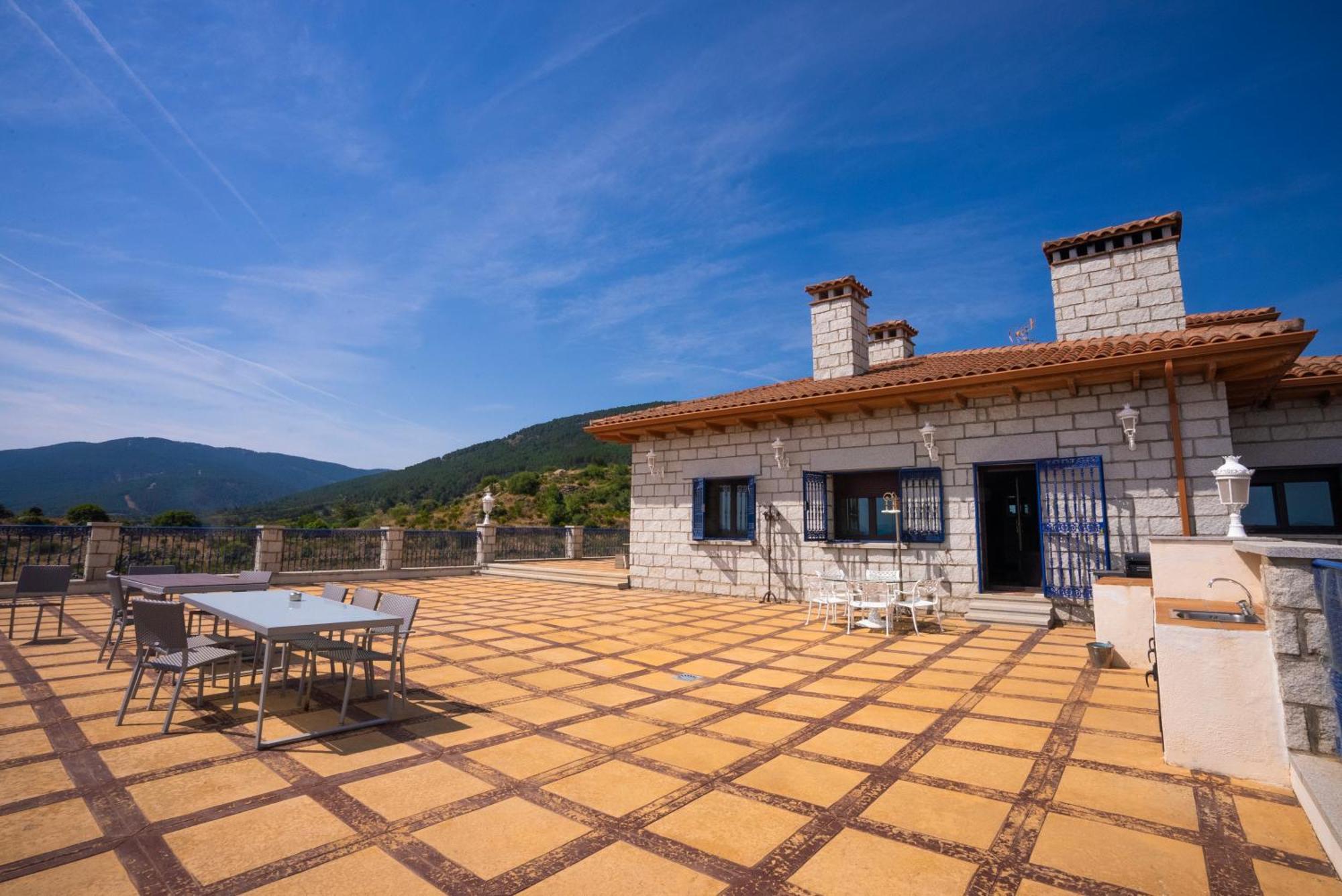 Mansion Con Jacuzzi A 40 Grados, Gran Piscina Y Padel Villa El Tiemblo Eksteriør bilde