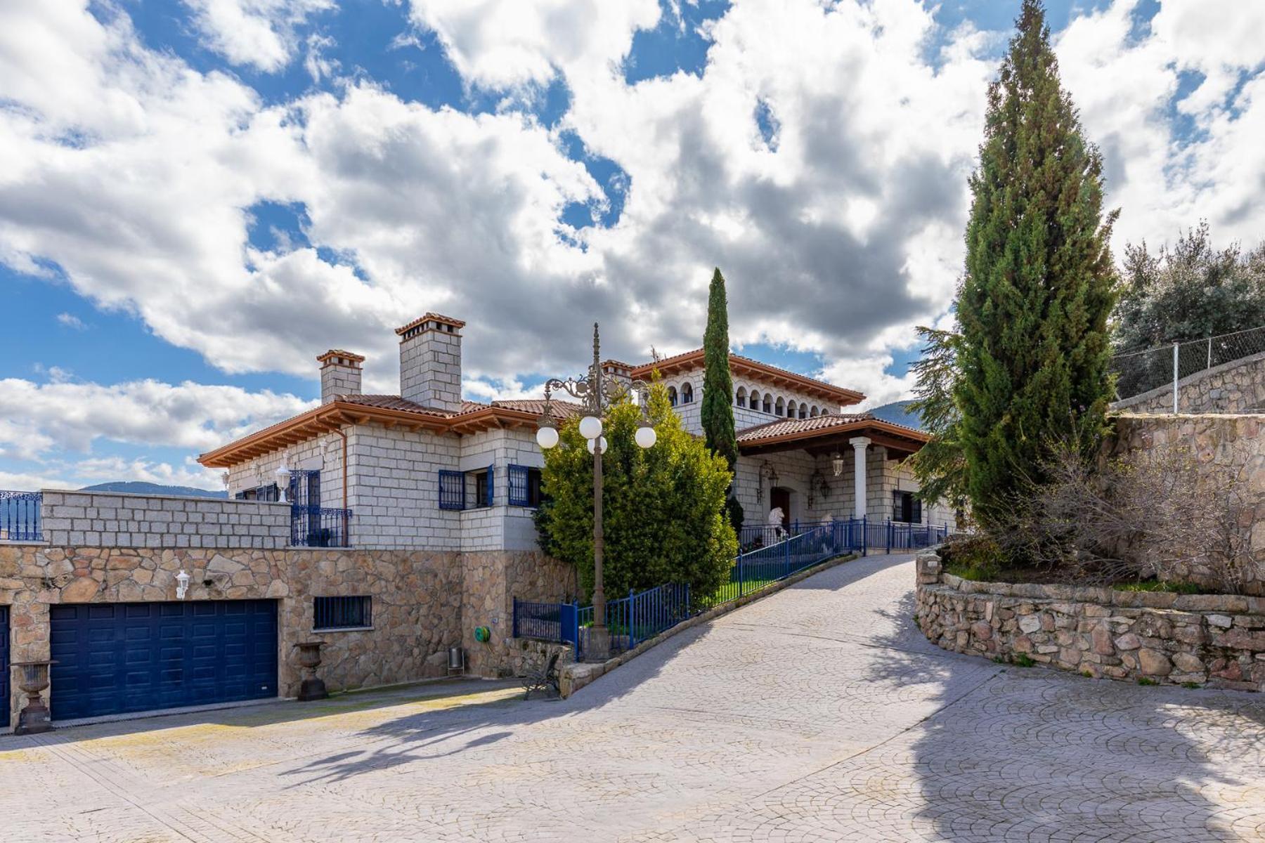 Mansion Con Jacuzzi A 40 Grados, Gran Piscina Y Padel Villa El Tiemblo Eksteriør bilde