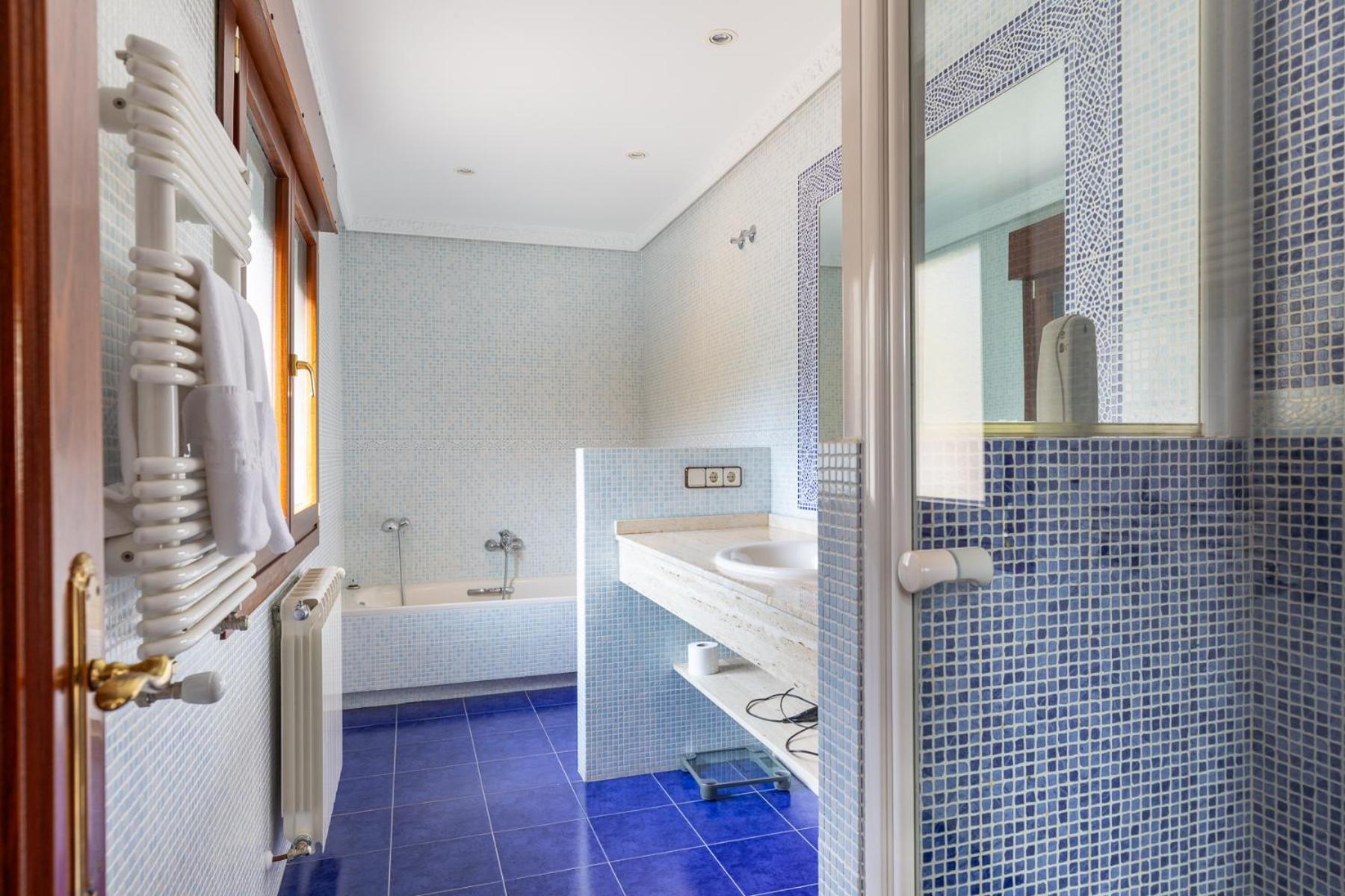 Mansion Con Jacuzzi A 40 Grados, Gran Piscina Y Padel Villa El Tiemblo Eksteriør bilde
