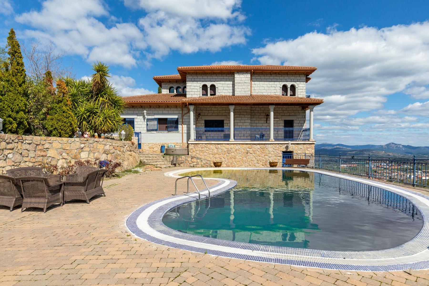 Mansion Con Jacuzzi A 40 Grados, Gran Piscina Y Padel Villa El Tiemblo Eksteriør bilde
