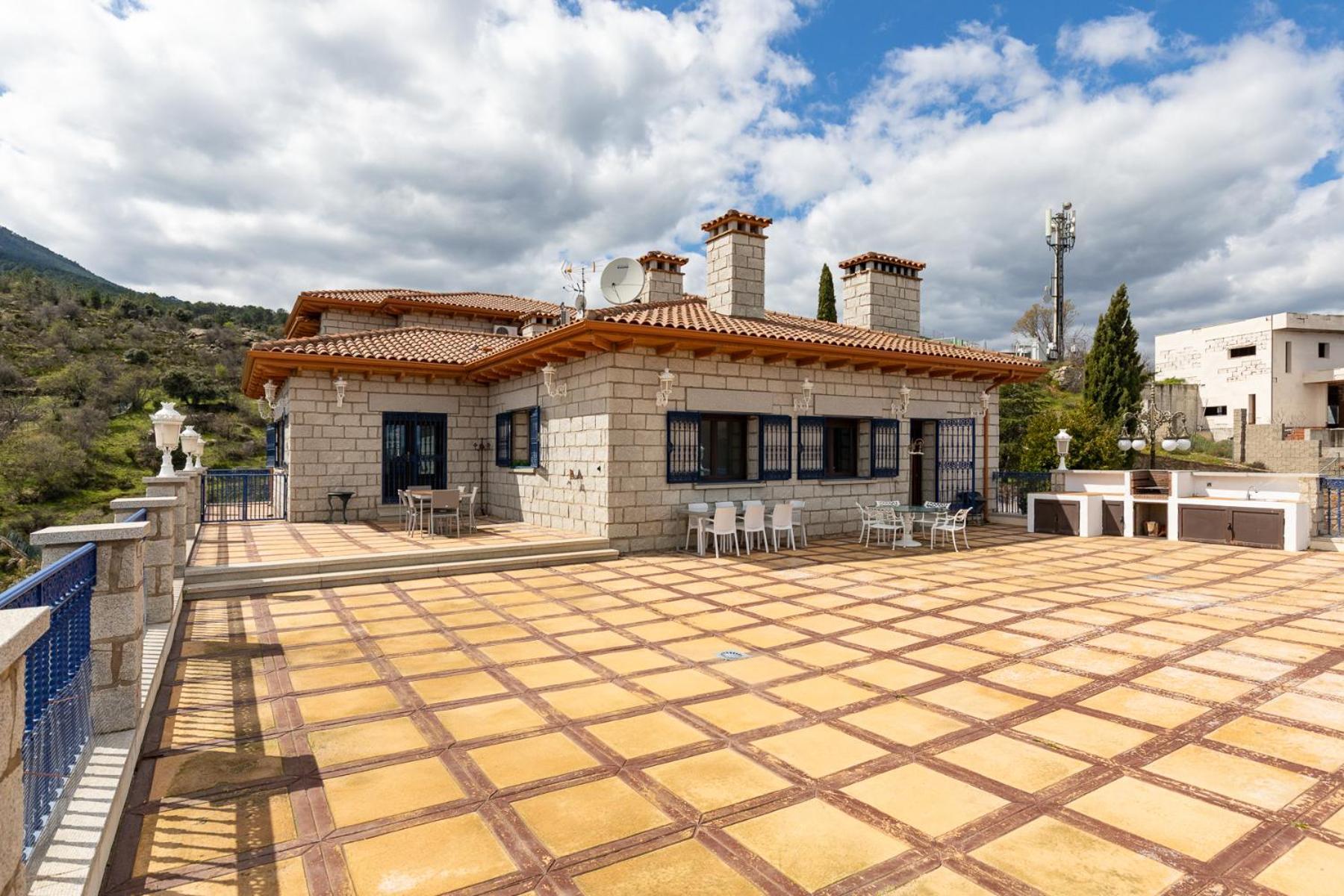 Mansion Con Jacuzzi A 40 Grados, Gran Piscina Y Padel Villa El Tiemblo Eksteriør bilde