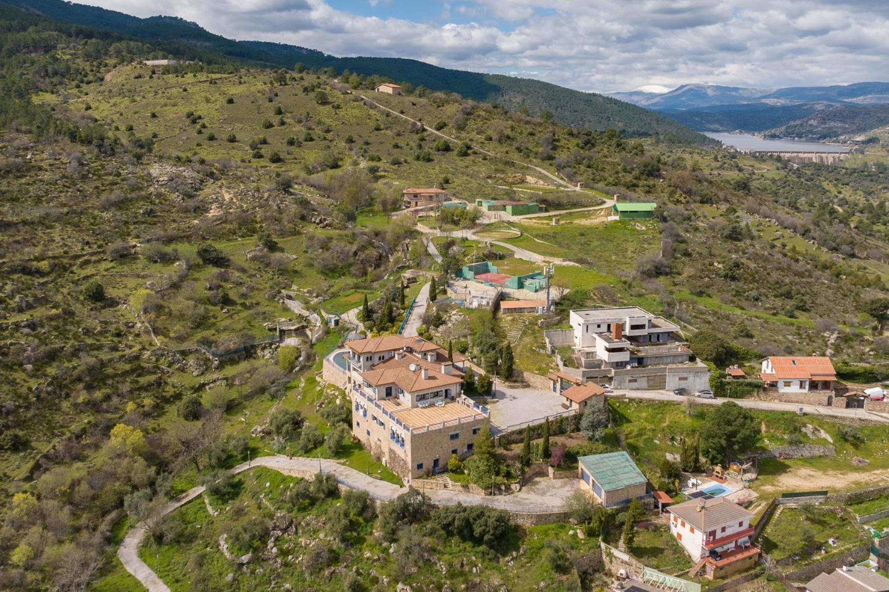 Mansion Con Jacuzzi A 40 Grados, Gran Piscina Y Padel Villa El Tiemblo Eksteriør bilde