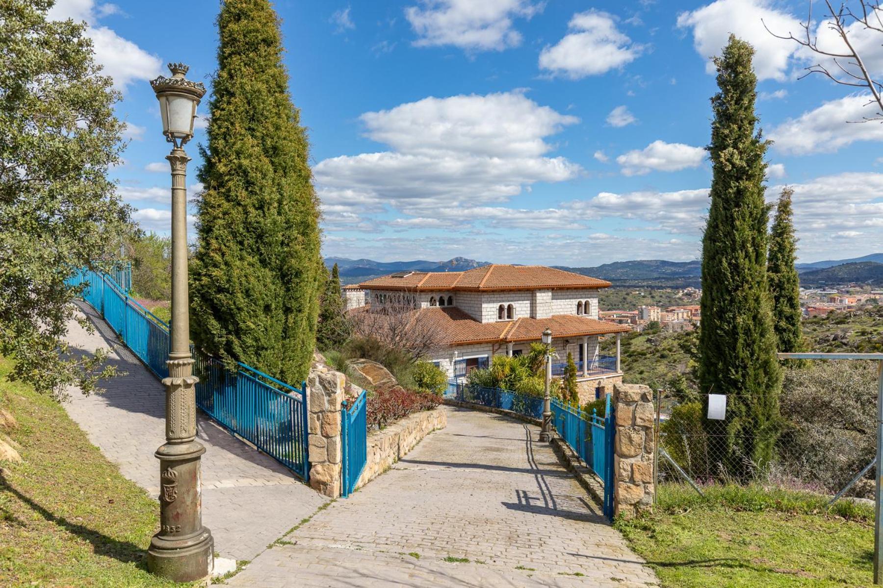 Mansion Con Jacuzzi A 40 Grados, Gran Piscina Y Padel Villa El Tiemblo Eksteriør bilde
